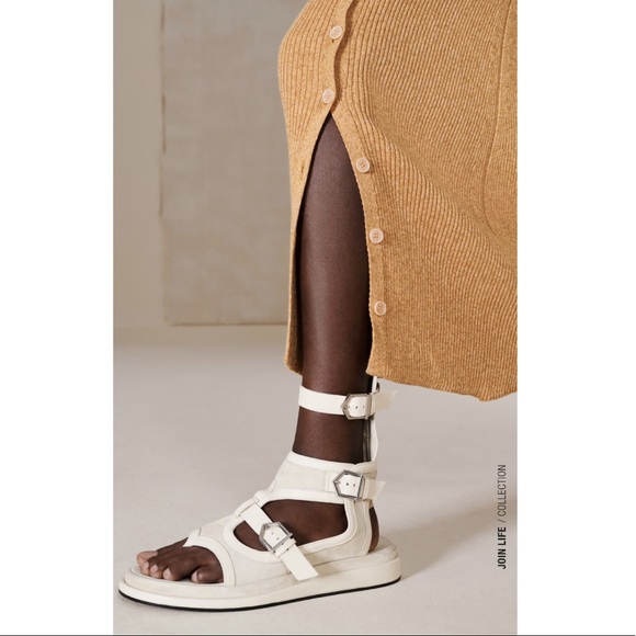 ⚡️ZARA chunky flat leather sandals with buckle details ⚡️